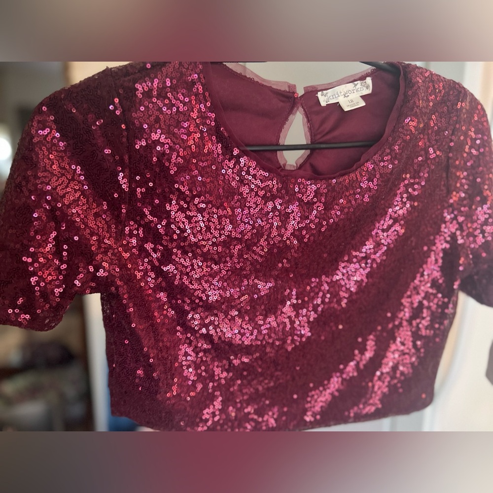 Knitworks NWT sequin crop top in color “wine”, size 12 girls lg top